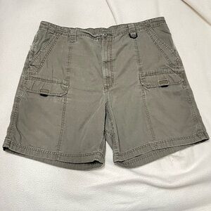 Wrangler Men's Cargo Shorts in Olive